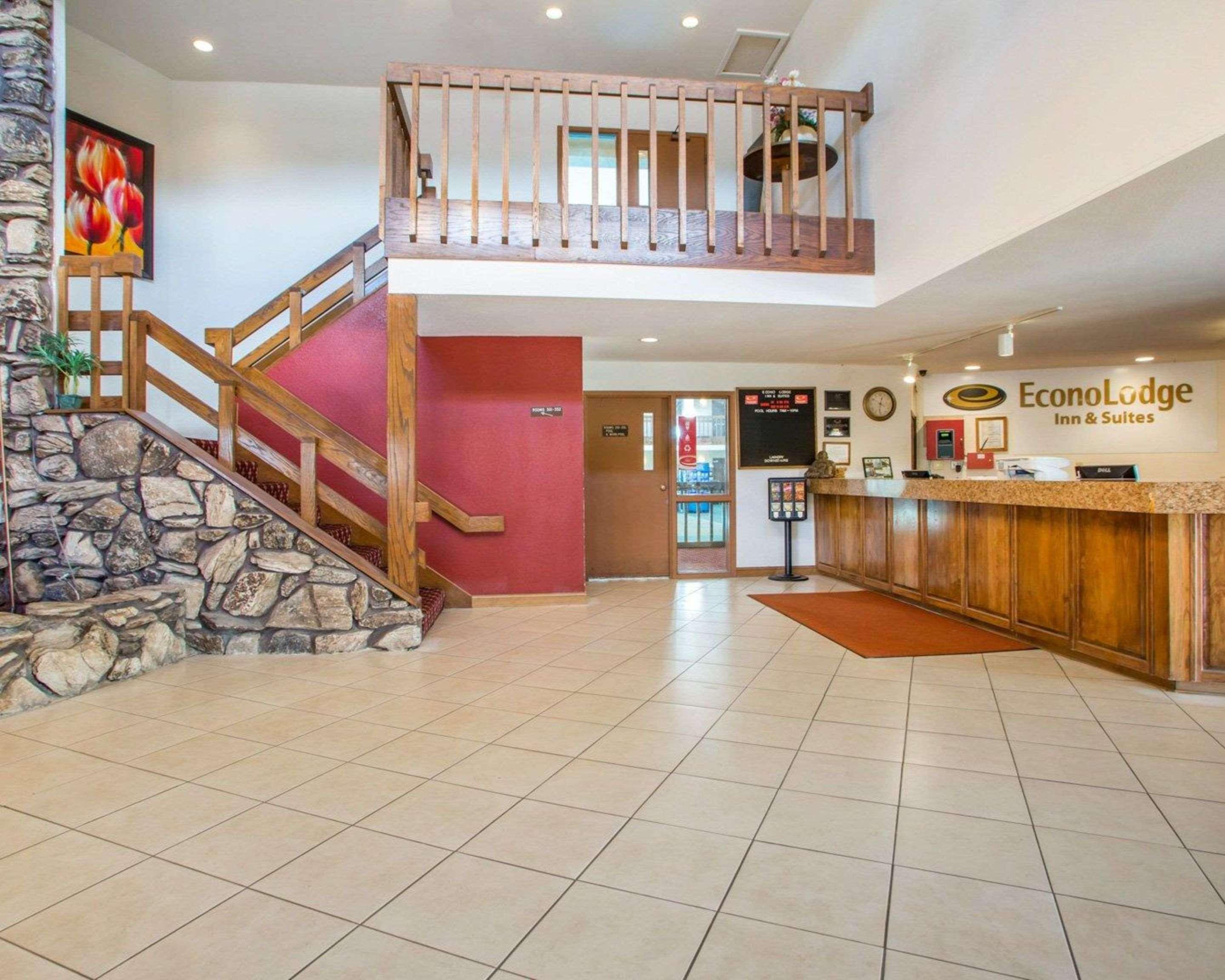 University Inn & Suites Стивънс Пойнт Екстериор снимка