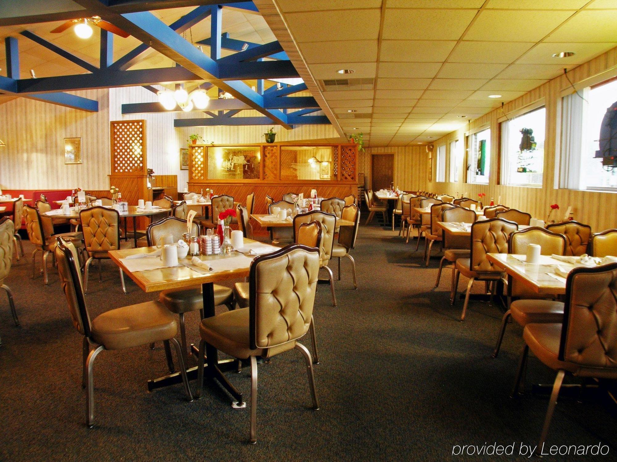 University Inn & Suites Стивънс Пойнт Екстериор снимка