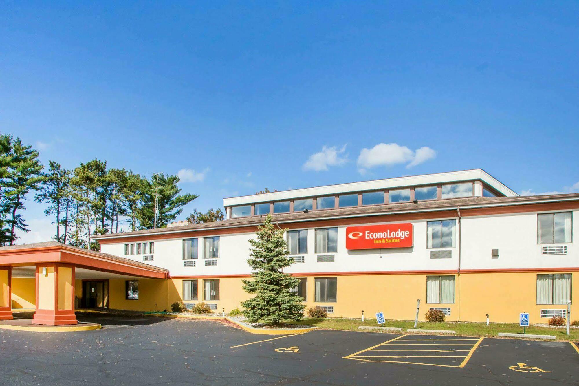 University Inn & Suites Стивънс Пойнт Екстериор снимка